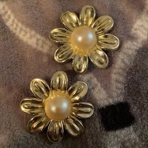 Fabulous 1960’s Clip on Daisy Earrings